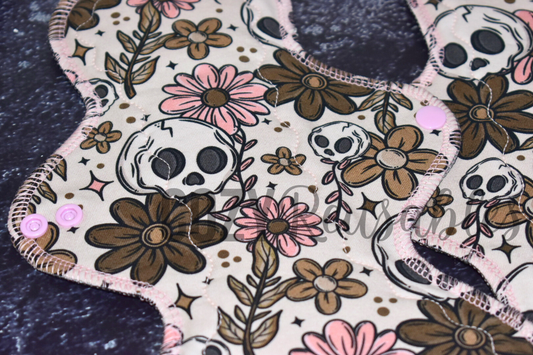 "From the Dirt, To the Dirt" Serged Cloth Pad • Cotton Spandex Topper • Wavy Stitched Core